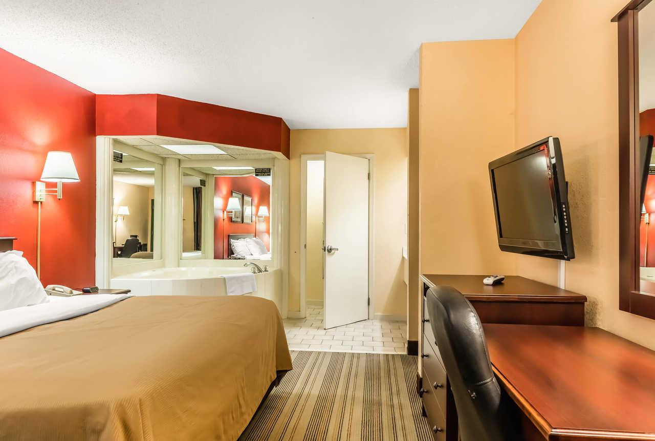 Quality Inn Gordonsville Buitenkant foto