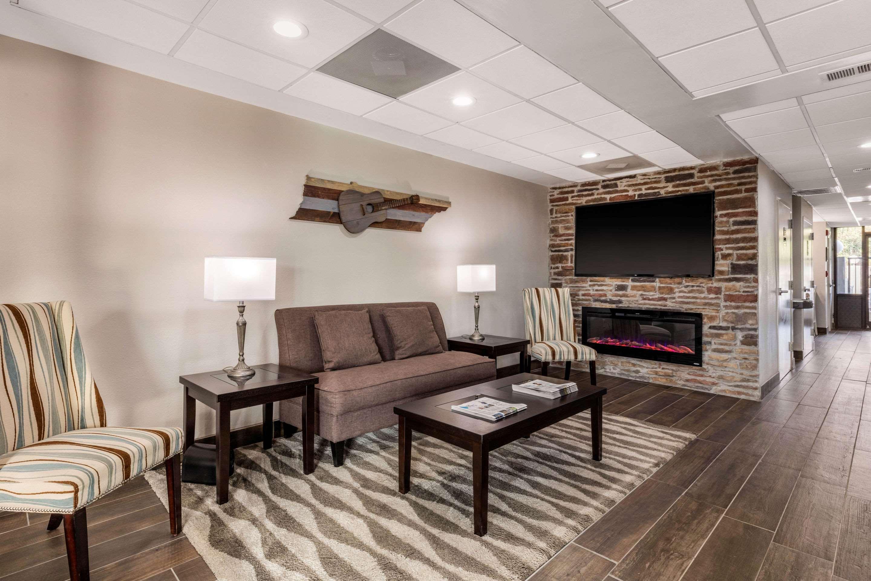 Quality Inn Gordonsville Buitenkant foto